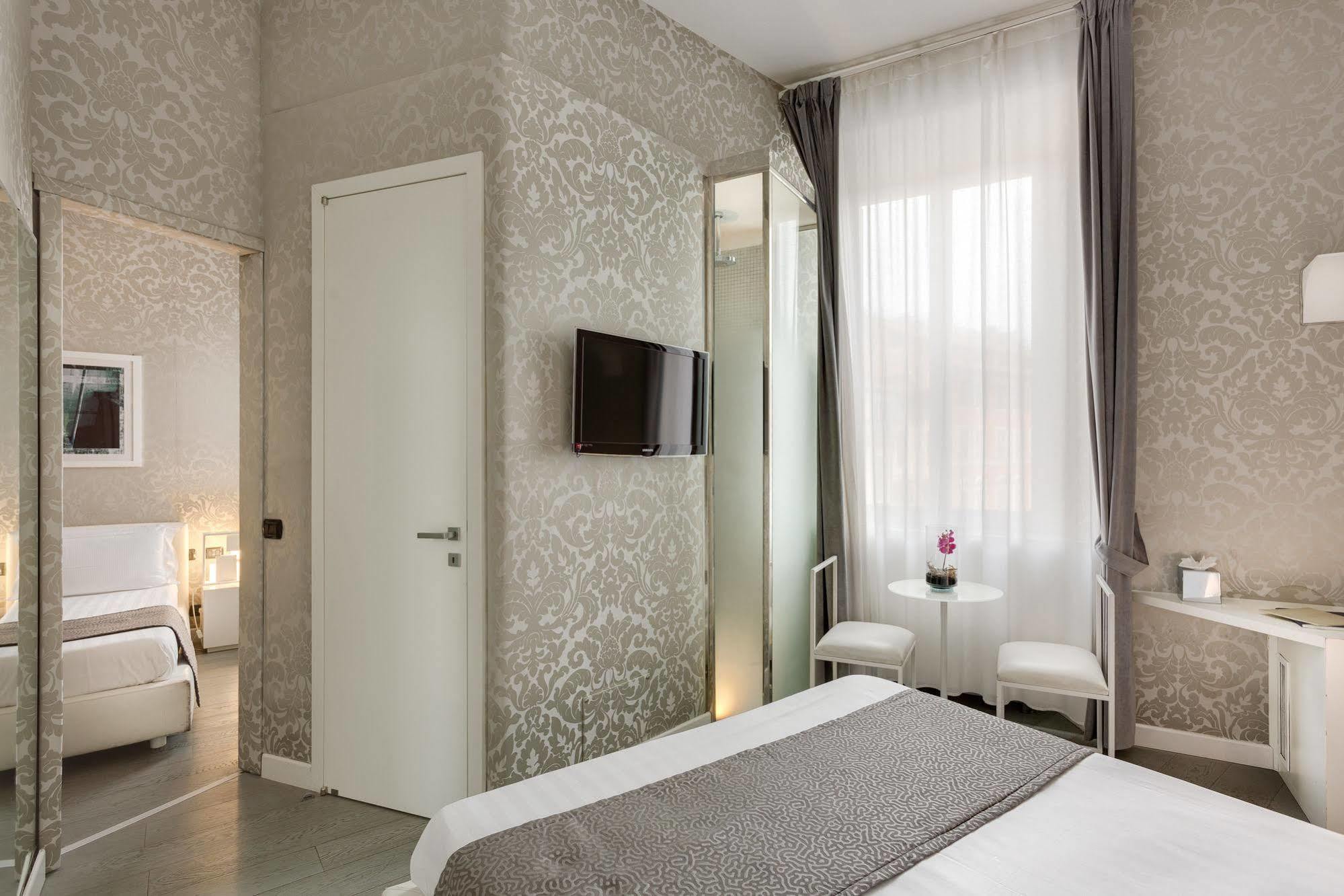 Piazza Di Spagna Suites Рим Екстериор снимка