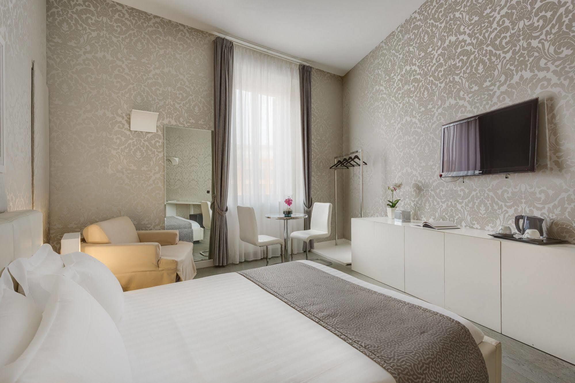 Piazza Di Spagna Suites Рим Екстериор снимка